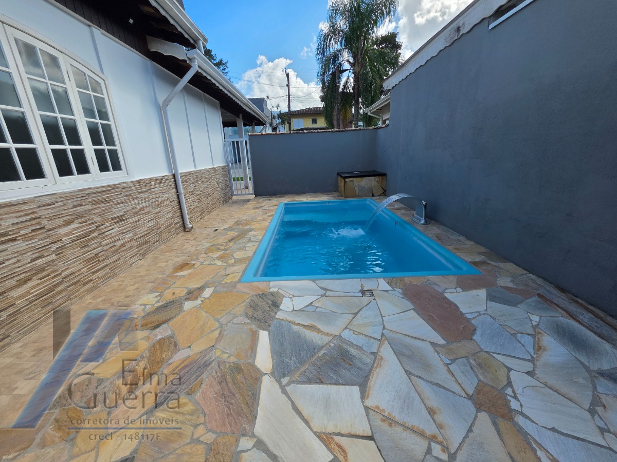 Ubatuba, Condomínio Villas - Casa pré-moldada com 03 dormitórios sendo 01 suíte, espaço gourmet na área de lazer.