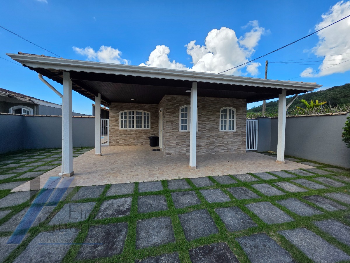 Ubatuba, Condomínio Villas - Casa pré-moldada com 03 dormitórios sendo 01 suíte, espaço gourmet na área de lazer.