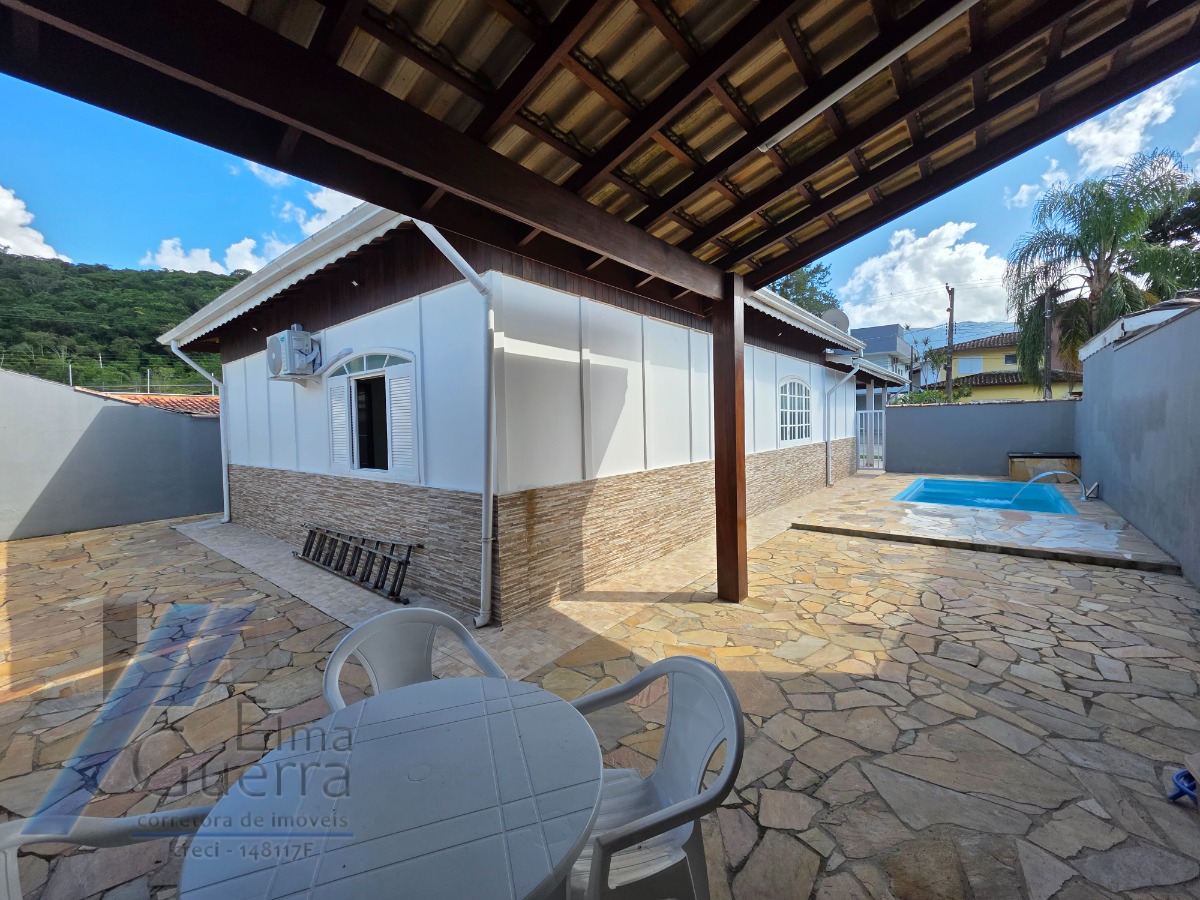 Ubatuba, Condomínio Villas - Casa pré-moldada com 03 dormitórios sendo 01 suíte, espaço gourmet na área de lazer.
