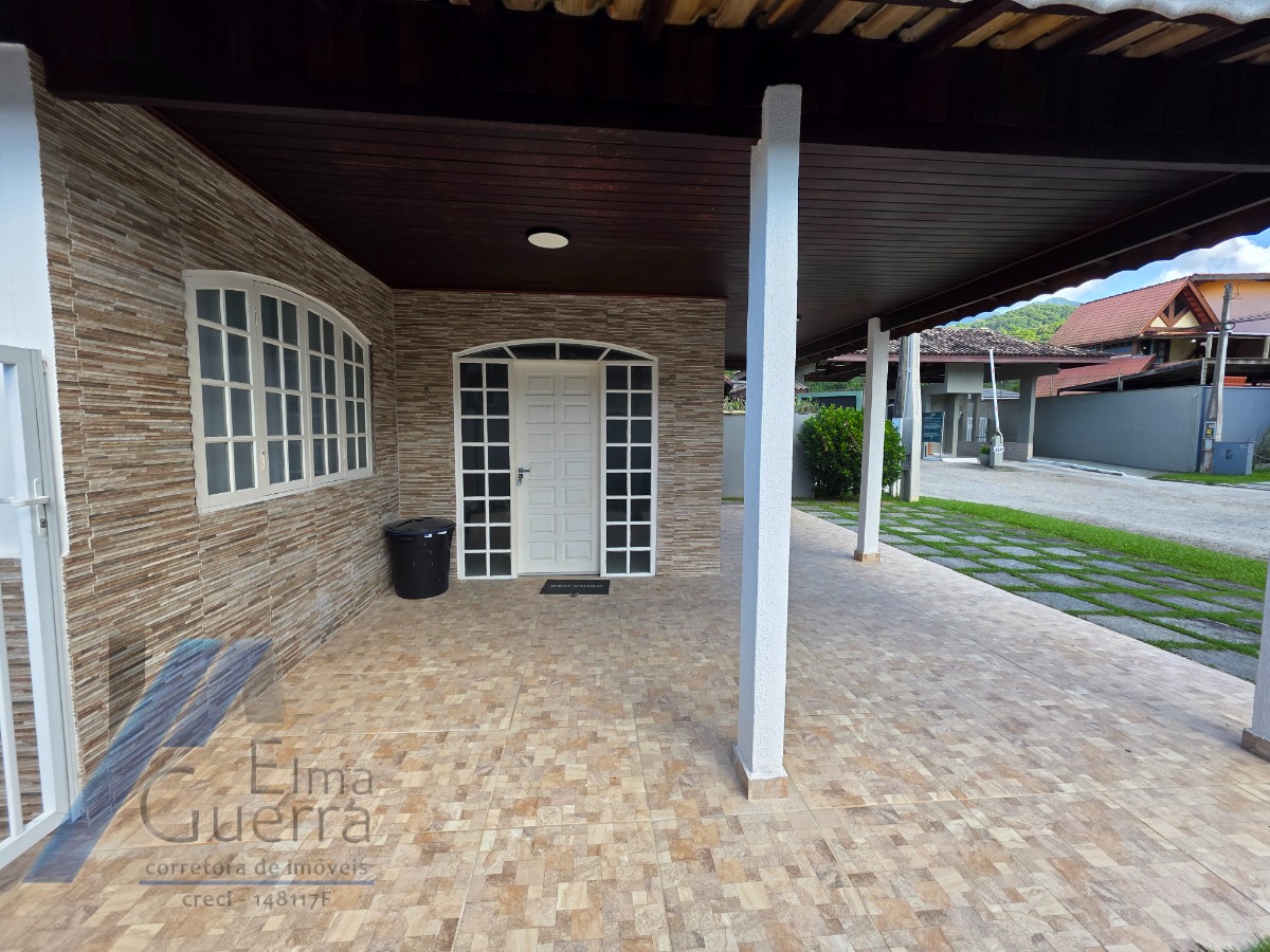 Ubatuba, Condomínio Villas - Casa pré-moldada com 03 dormitórios sendo 01 suíte, espaço gourmet na área de lazer.