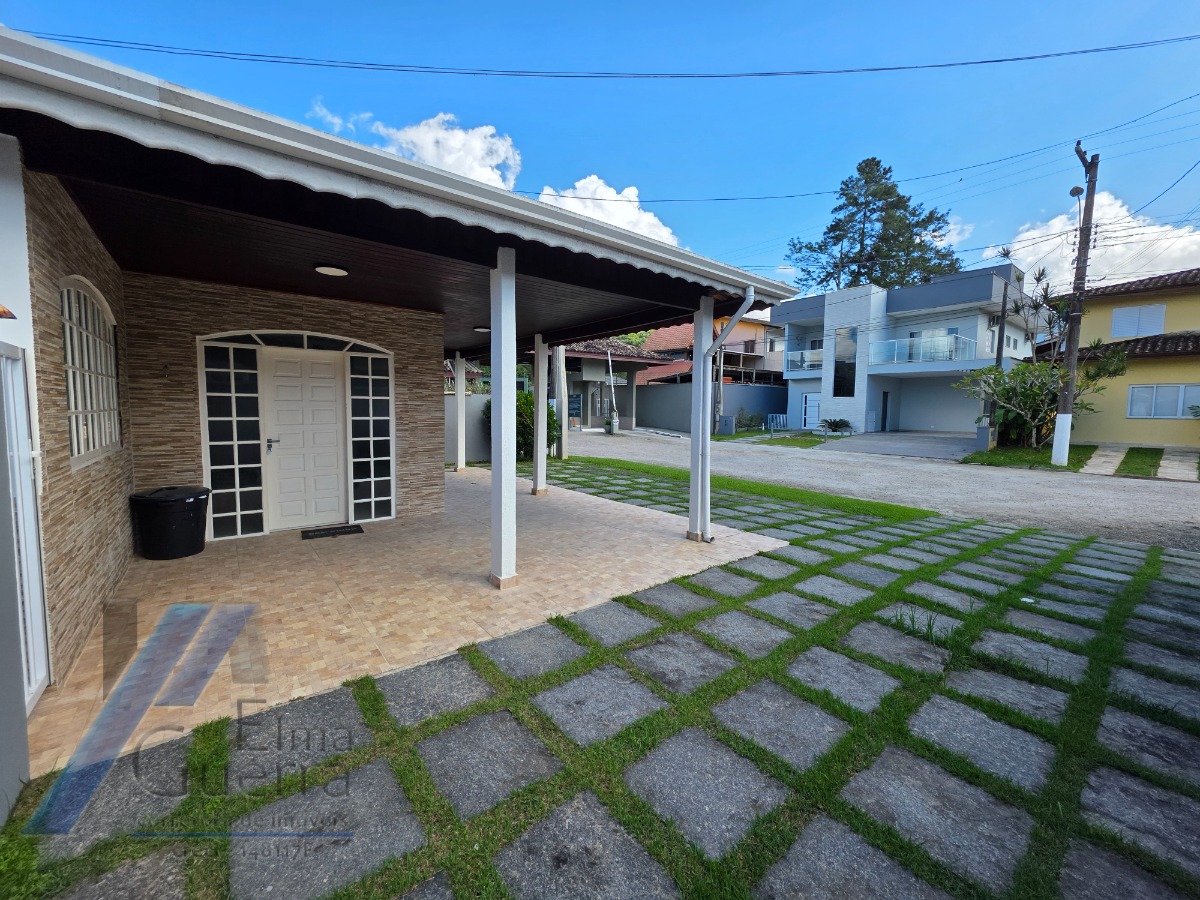 Ubatuba, Condomínio Villas - Casa pré-moldada com 03 dormitórios sendo 01 suíte, espaço gourmet na área de lazer.