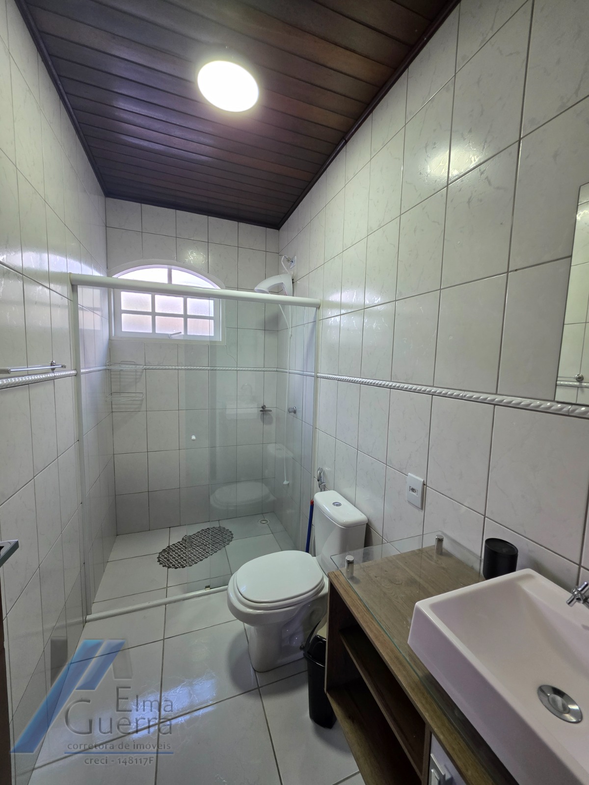 Ubatuba, Condomínio Villas - Casa pré-moldada com 03 dormitórios sendo 01 suíte, espaço gourmet na área de lazer.