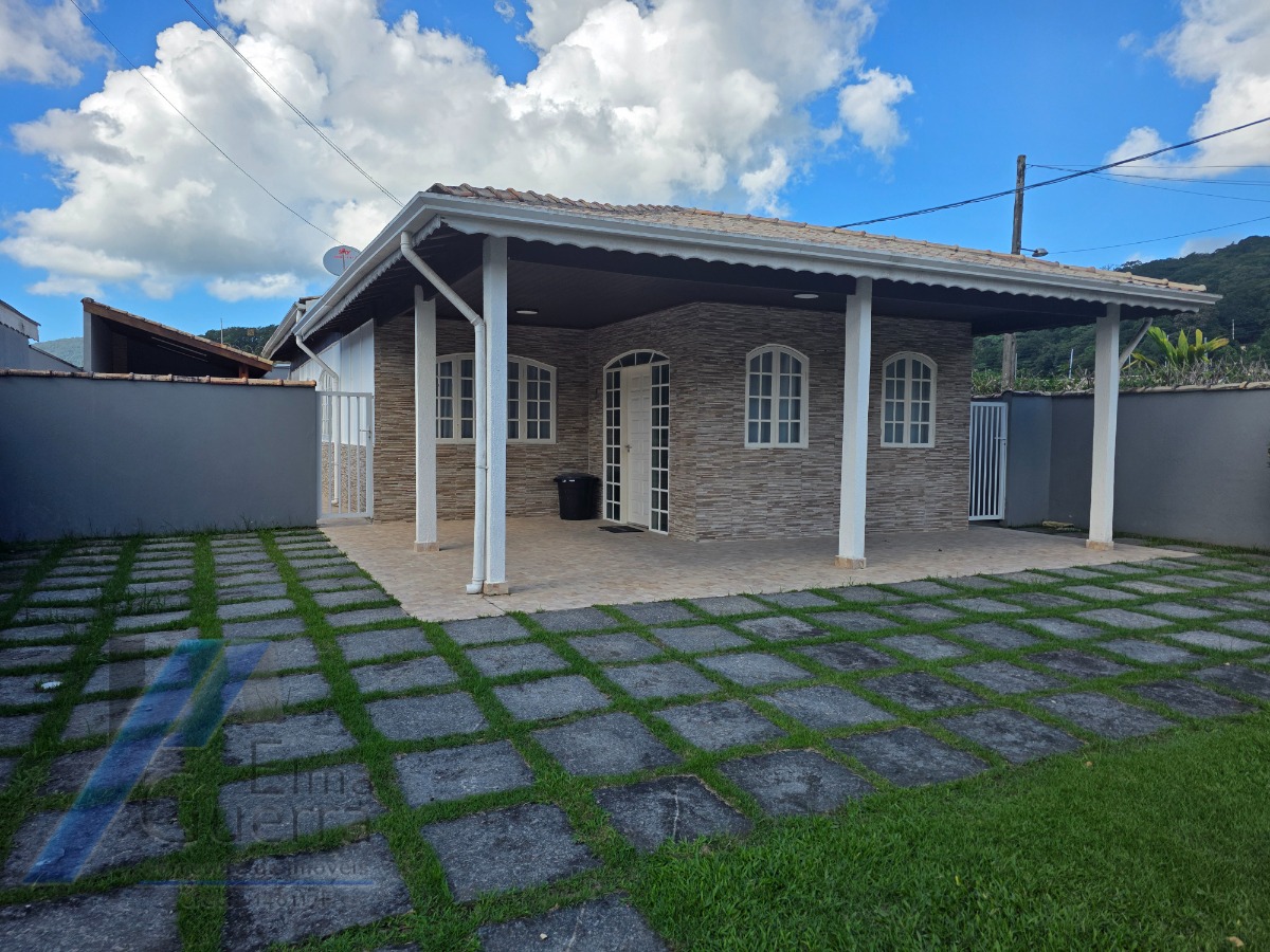 Ubatuba, Condomínio Villas - Casa pré-moldada com 03 dormitórios sendo 01 suíte, espaço gourmet na área de lazer.