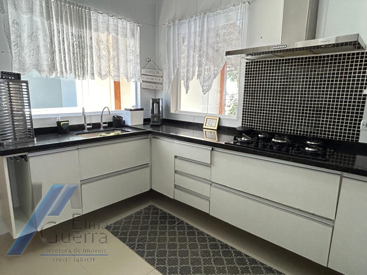 Ubatuba, Condominio Villas -Casa com 03 dormitorios sendo 01 suíte, espaço gourmet na área de lazer.