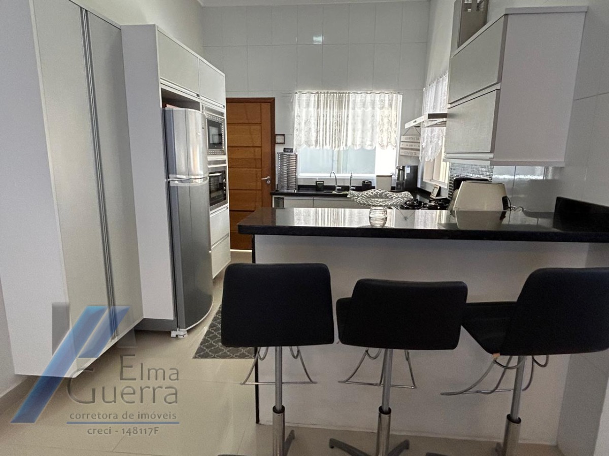 Ubatuba, Condominio Villas -Casa com 03 dormitorios sendo 01 suíte, espaço gourmet na área de lazer.