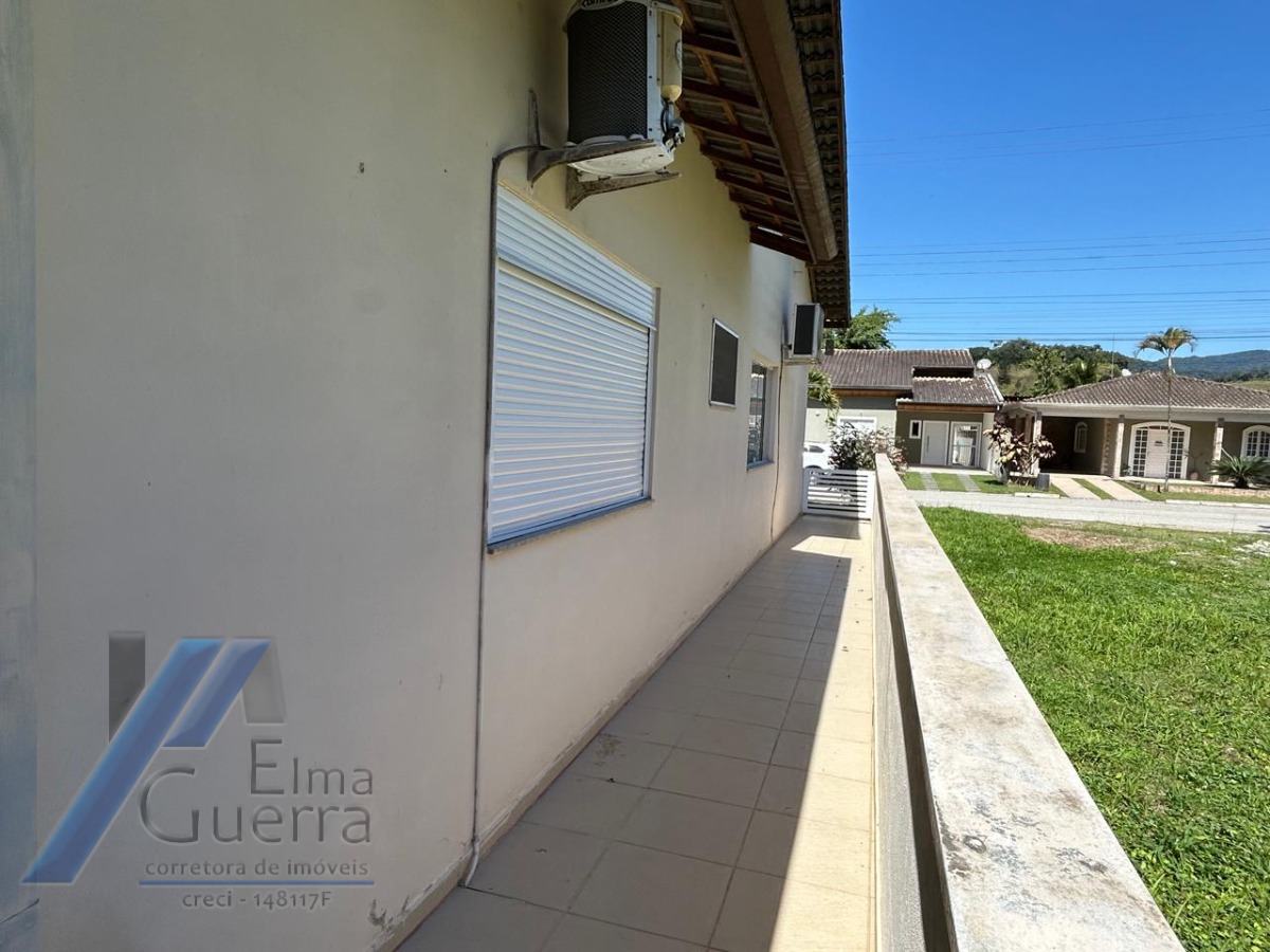 Ubatuba, Condominio Villas -Casa com 03 dormitorios sendo 01 suíte, espaço gourmet na área de lazer.