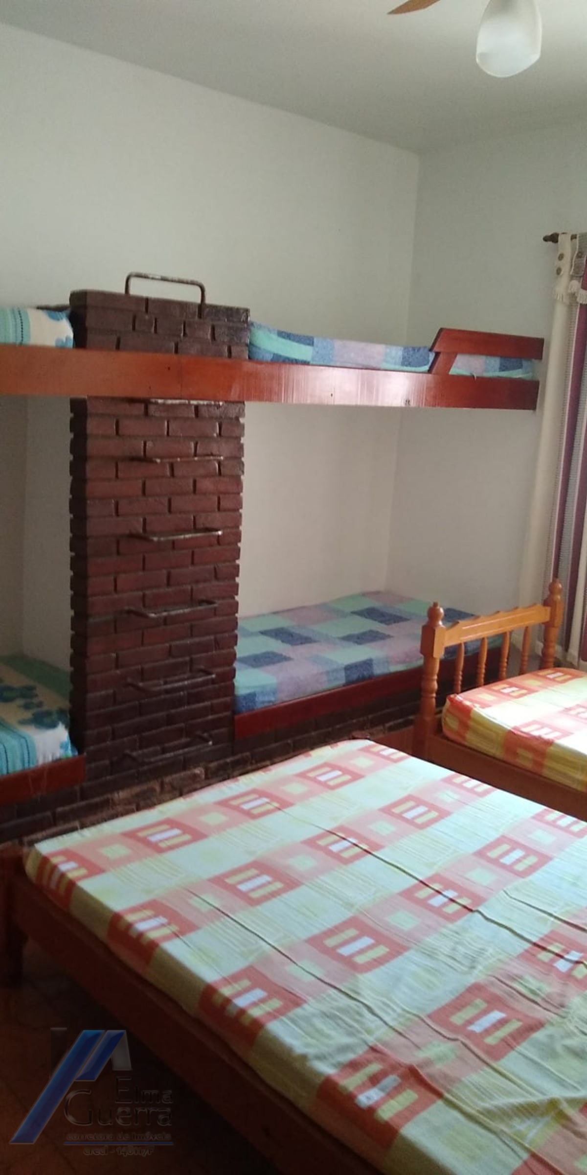 Ubatuba, Itaguá - Casa de 02 dormitórios (01 suíte), com terreno de 300 m2 e edicula com 02 quartos.