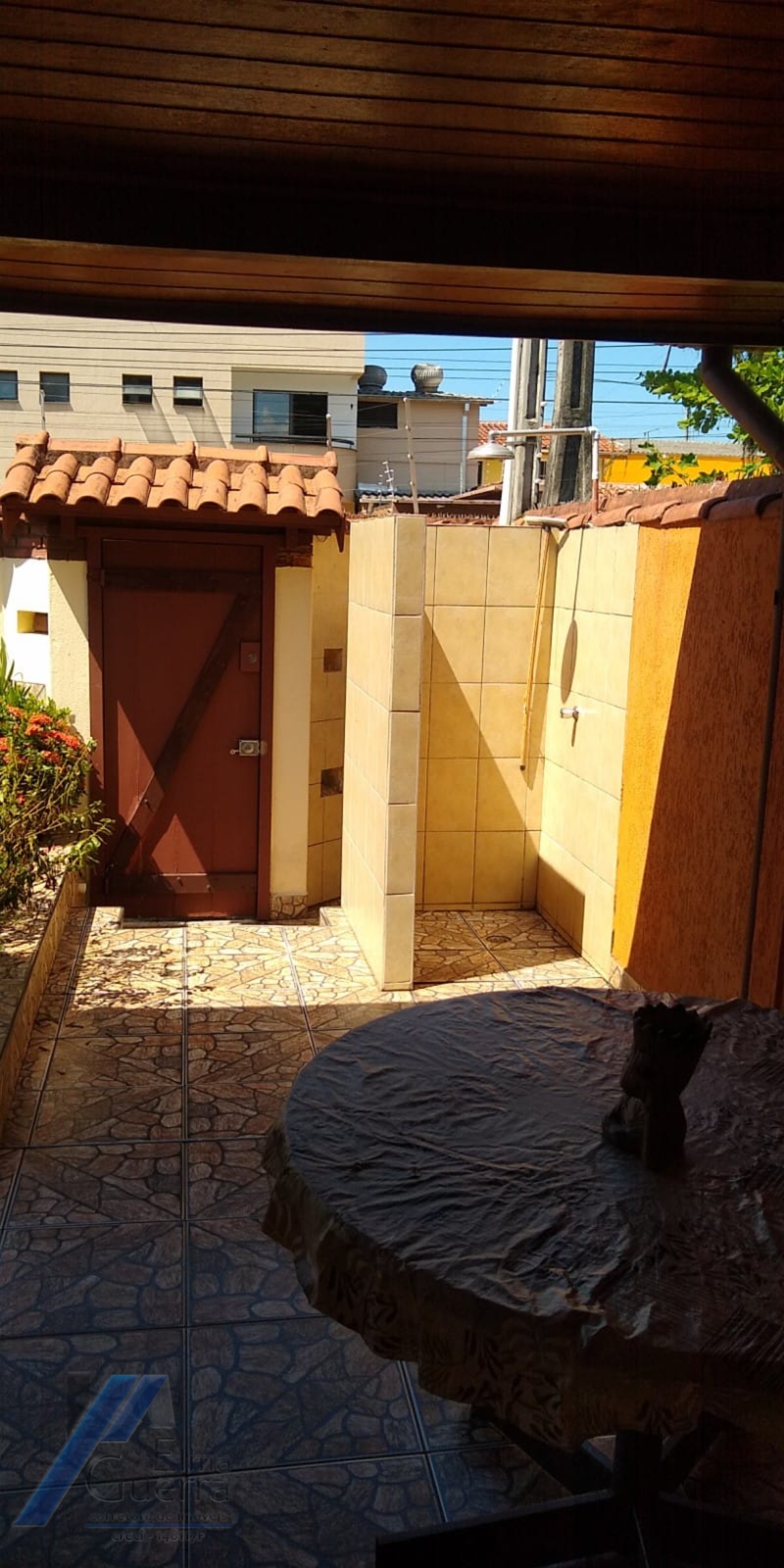 Ubatuba, Itaguá - Casa de 02 dormitórios (01 suíte), com terreno de 300 m2 e edicula com 02 quartos.