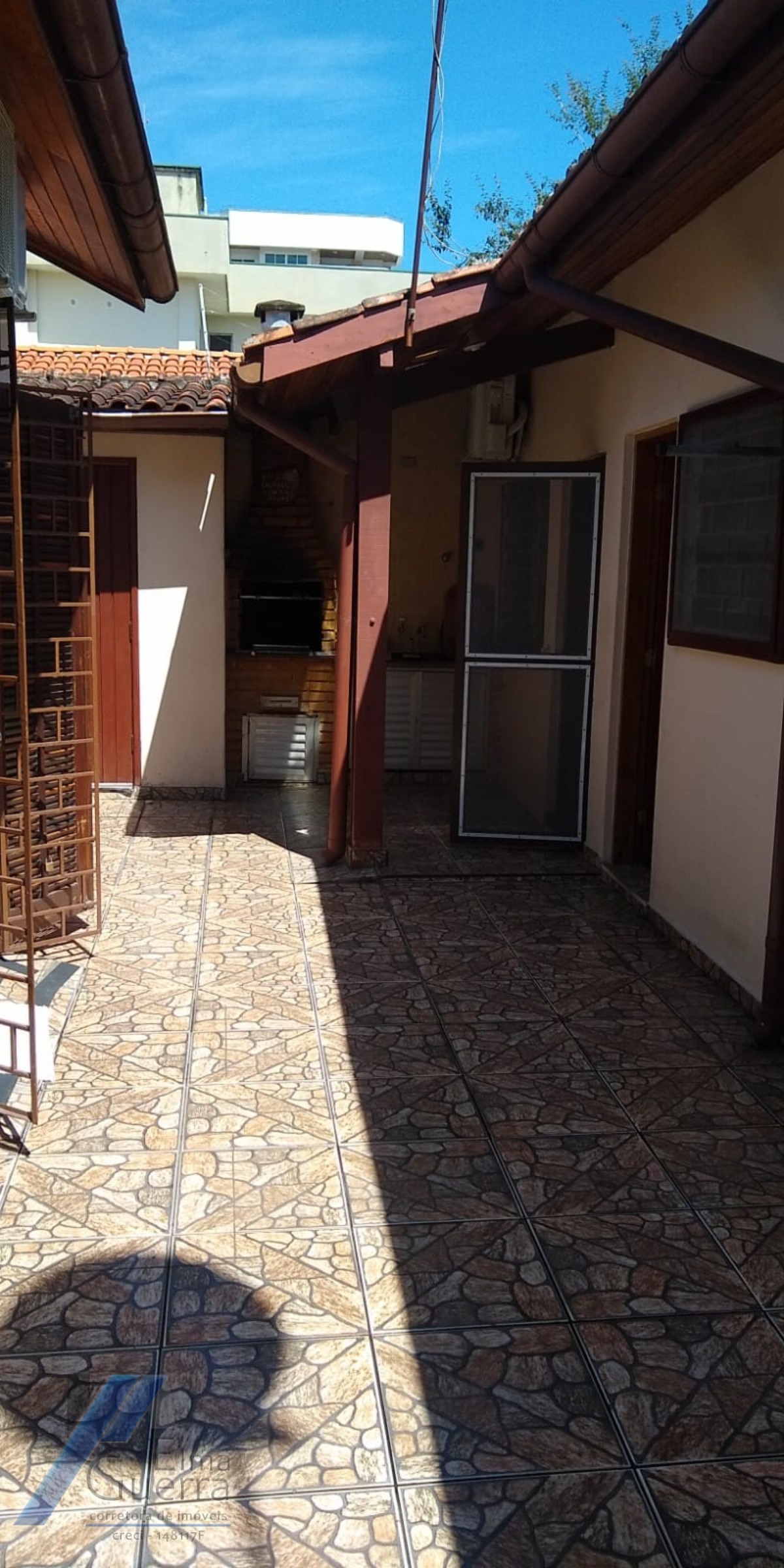 Ubatuba, Itaguá - Casa de 02 dormitórios (01 suíte), com terreno de 300 m2 e edicula com 02 quartos.