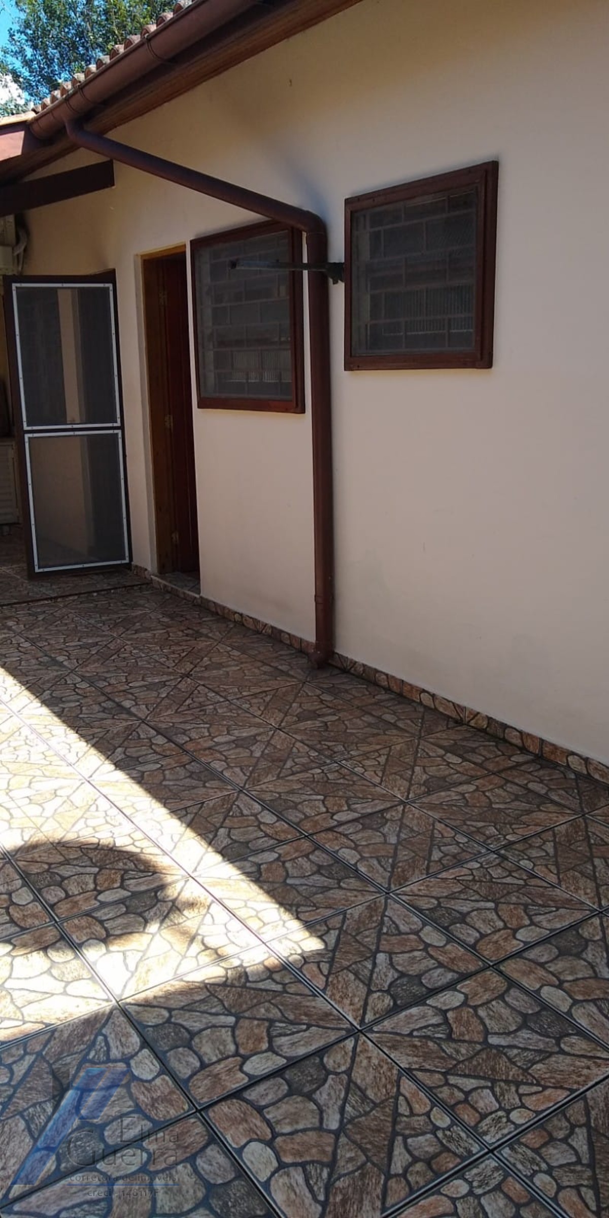 Ubatuba, Itaguá - Casa de 02 dormitórios (01 suíte), com terreno de 300 m2 e edicula com 02 quartos.