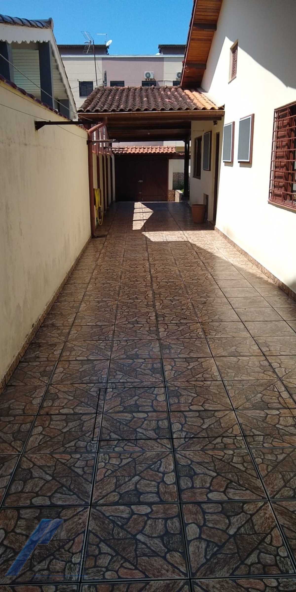 Ubatuba, Itaguá - Casa de 02 dormitórios (01 suíte), com terreno de 300 m2 e edicula com 02 quartos.