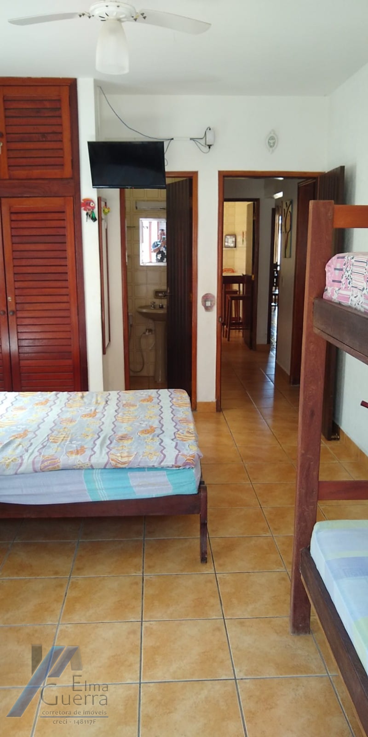 Ubatuba, Itaguá - Casa de 02 dormitórios (01 suíte), com terreno de 300 m2 e edicula com 02 quartos.
