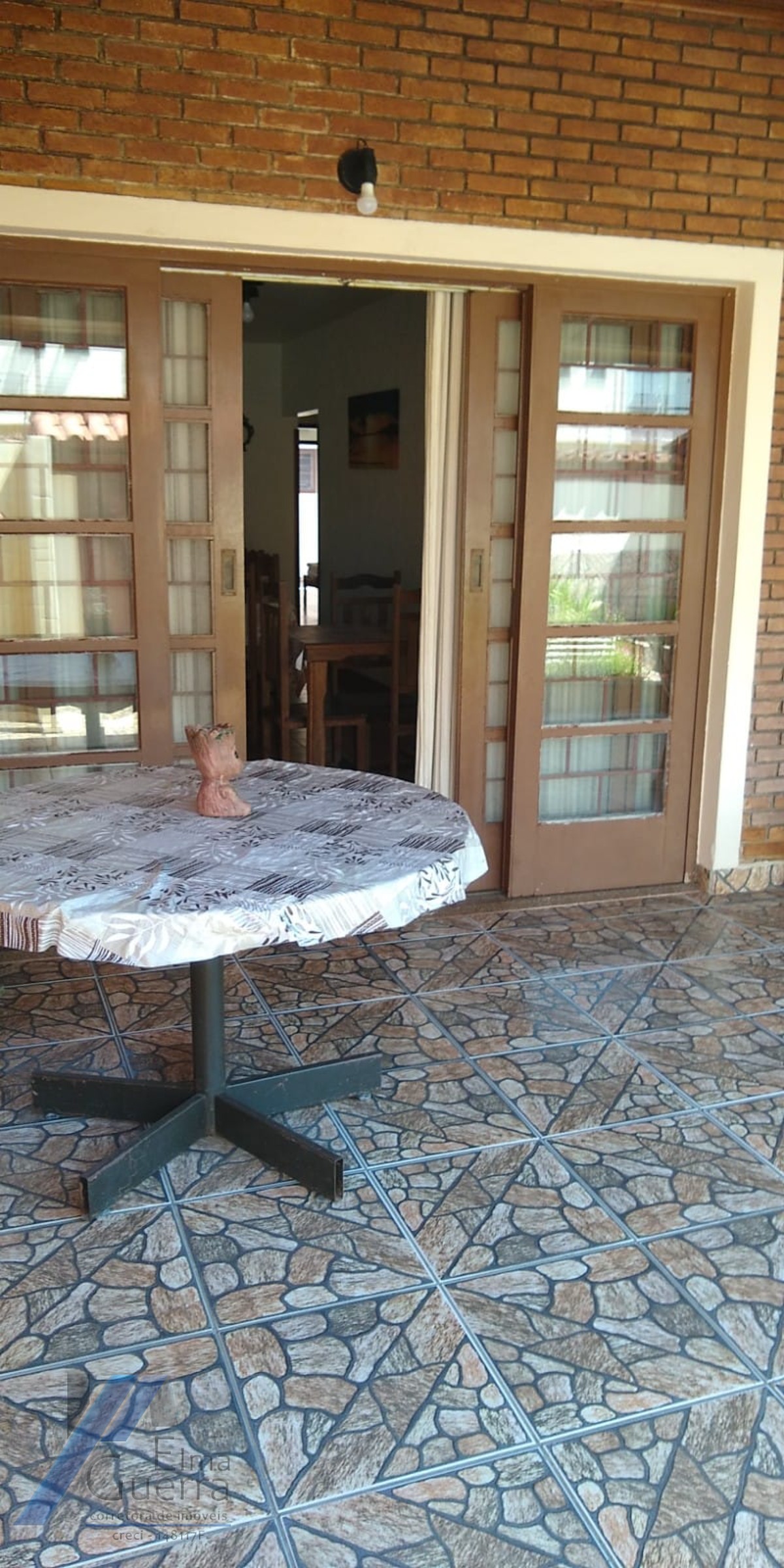 Ubatuba, Itaguá - Casa de 02 dormitórios (01 suíte), com terreno de 300 m2 e edicula com 02 quartos.