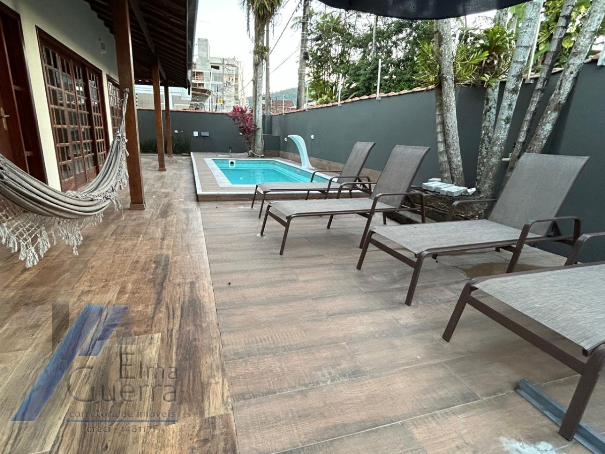 Ubatuba, Tenorio - Casa com 05 dormitorios sendo 03 suites e area de lazer.