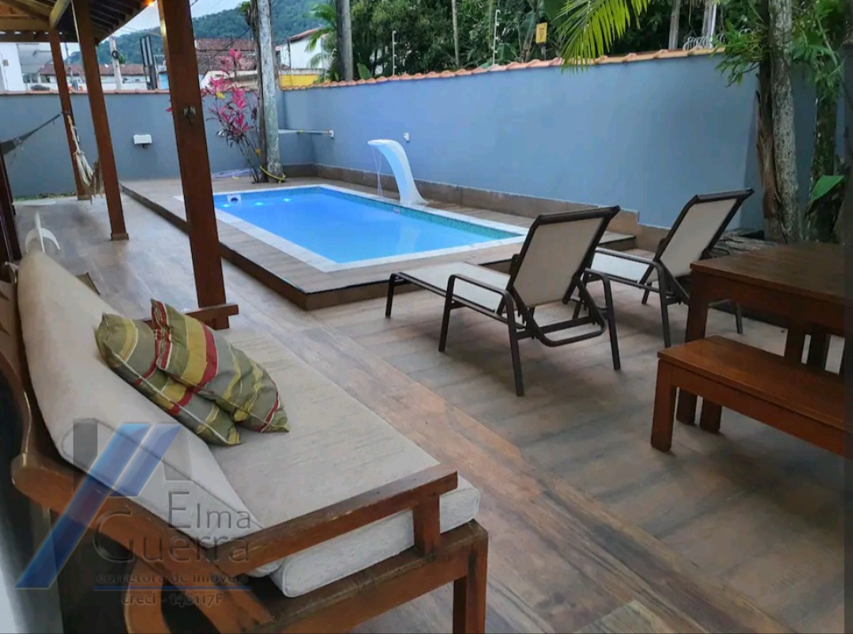 Ubatuba, Tenorio - Casa com 05 dormitorios sendo 03 suites e area de lazer.