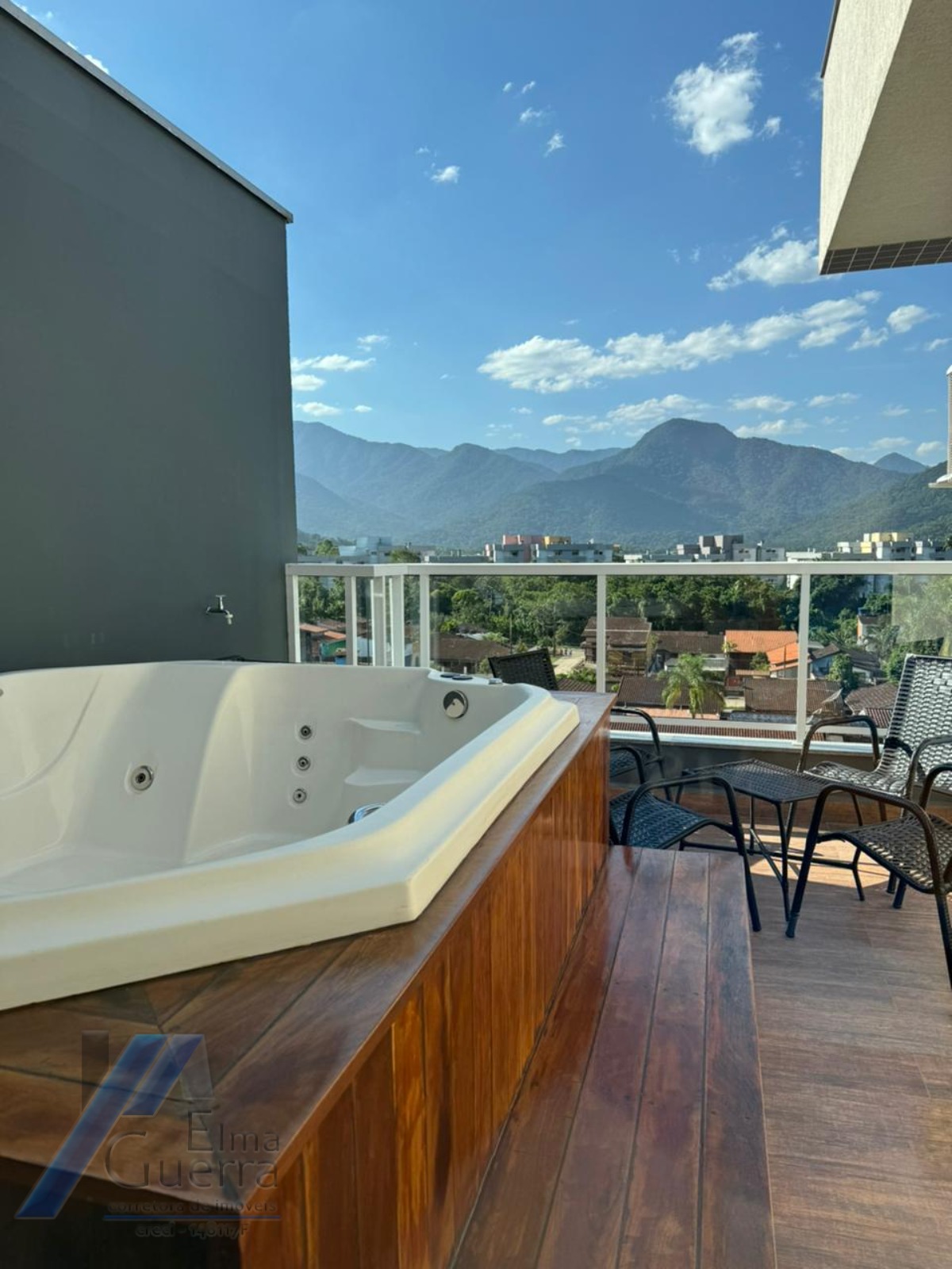 Ubatuba, Pereque-Açu - Apartamento cobertura com 03 dormitorios sendo 02 suites, com vista para o mar.