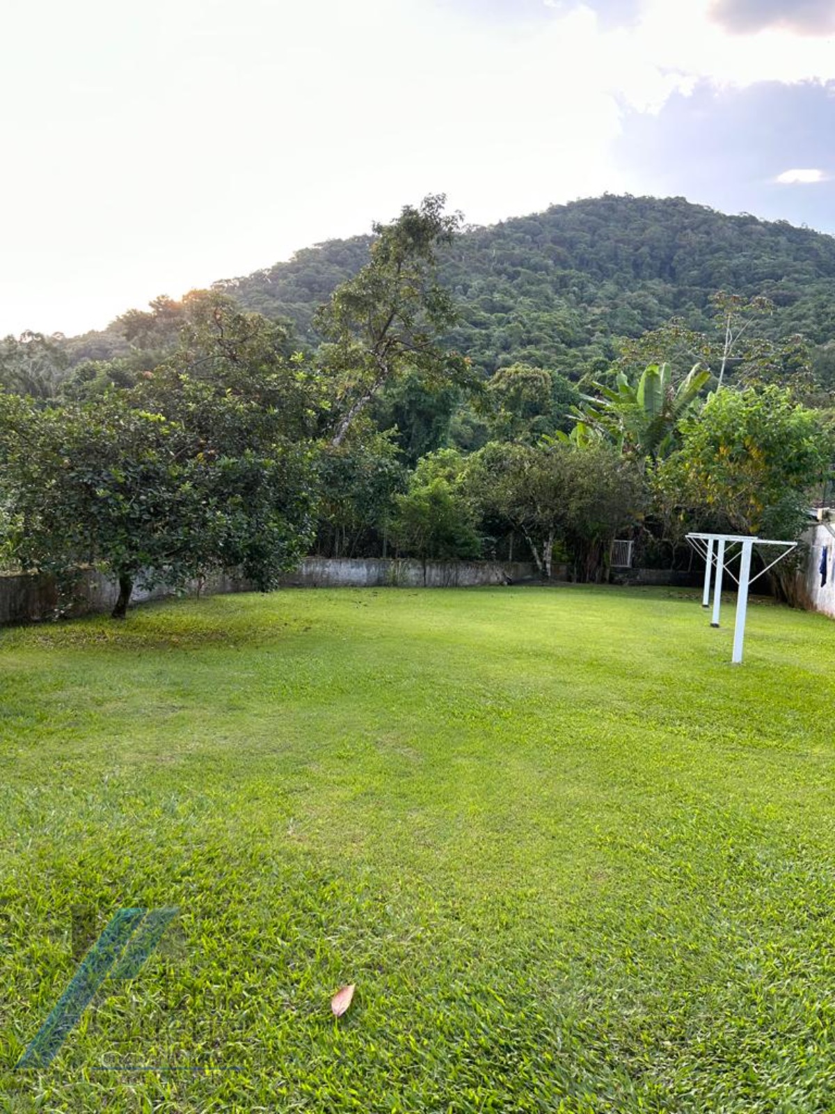 Ubatuba, Centro - Apartamento de 03 dormitorios sendo 01 suite e área de lazer.