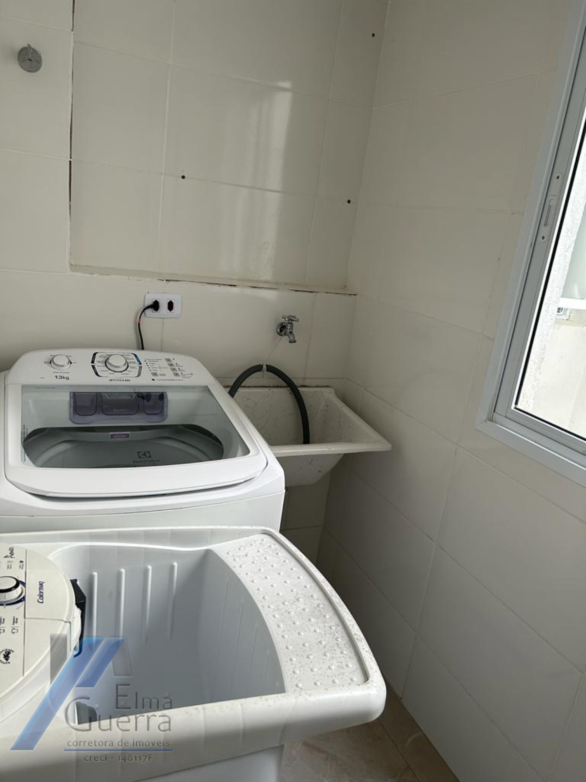 Ubatuba, Praia das Toninhas - Apartamento cobertura com 03 dormitórios sendo 01 suite com vista para o mar.
