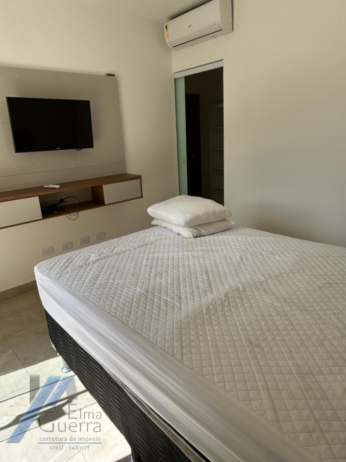 Ubatuba, Praia das Toninhas - Apartamento cobertura com 03 dormitórios sendo 01 suite com vista para o mar.