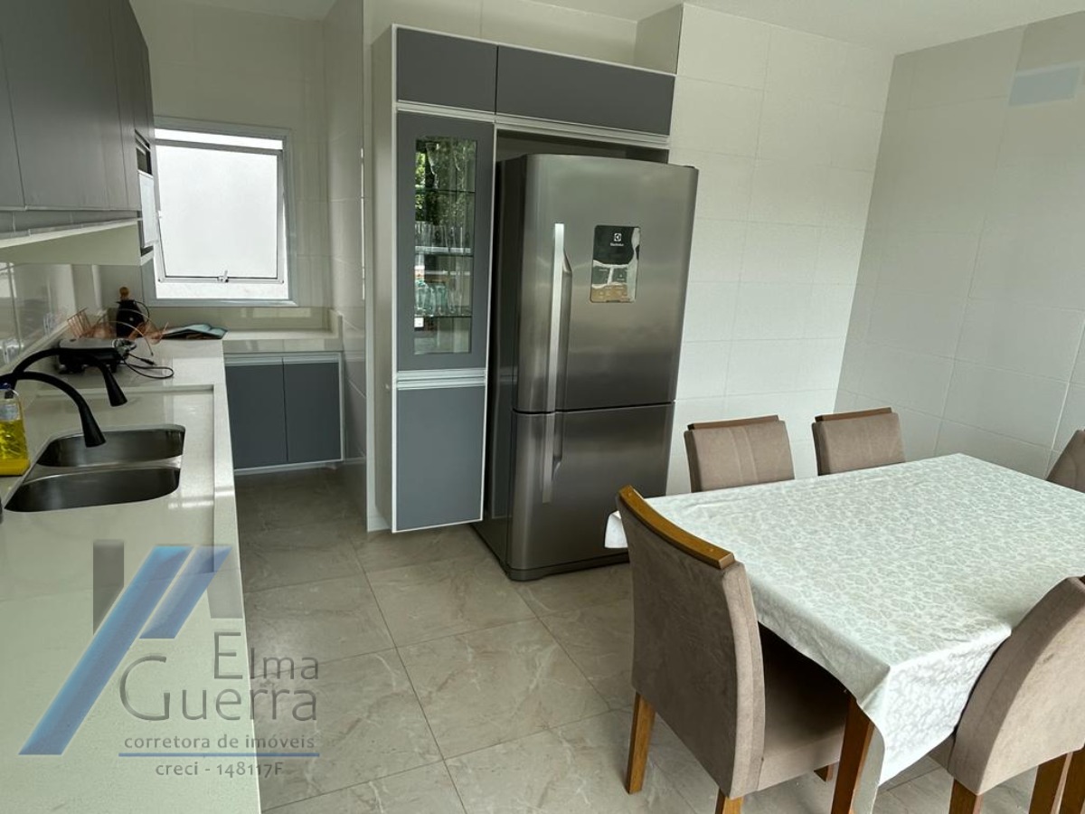 Ubatuba, Praia das Toninhas - Apartamento cobertura com 03 dormitórios sendo 01 suite com vista para o mar.