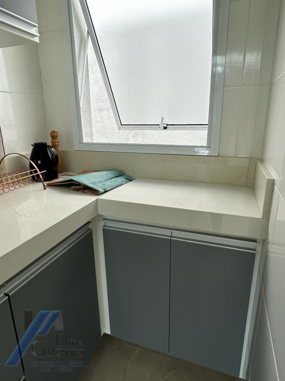 Ubatuba, Praia das Toninhas - Apartamento cobertura com 03 dormitórios sendo 01 suite com vista para o mar.