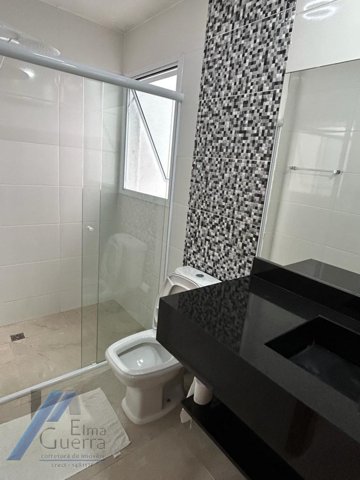 Ubatuba, Praia das Toninhas - Apartamento cobertura com 03 dormitórios sendo 01 suite com vista para o mar.