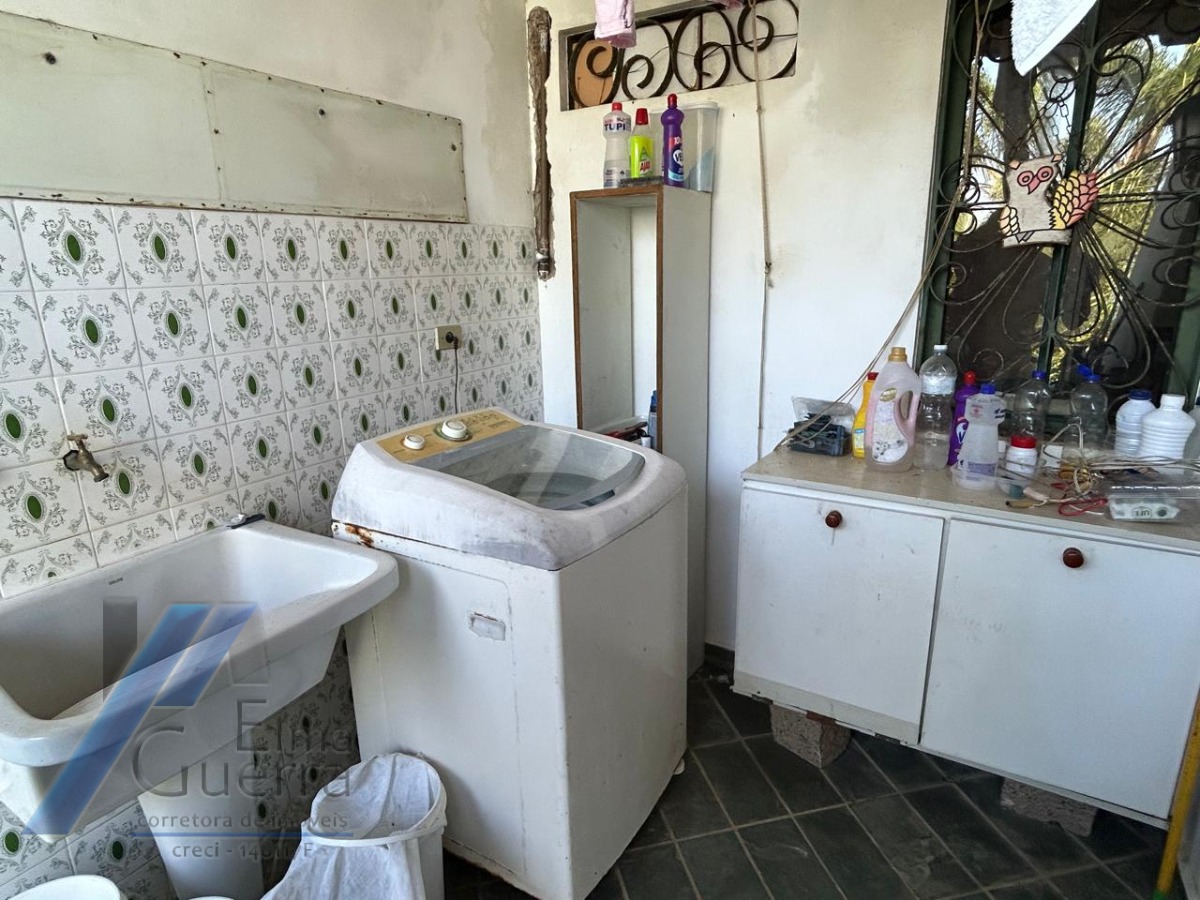 Ubatuba, Ponta das Toninhas - Casa bem localizada com vista total para mar e praia, terreno com 760 m2.