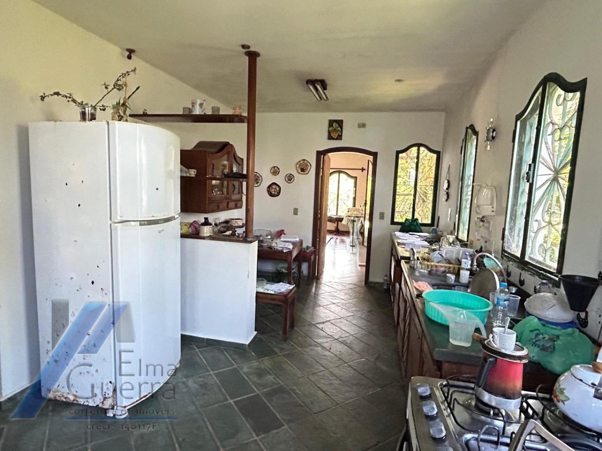 Ubatuba, Ponta das Toninhas - Casa bem localizada com vista total para mar e praia, terreno com 760 m2.