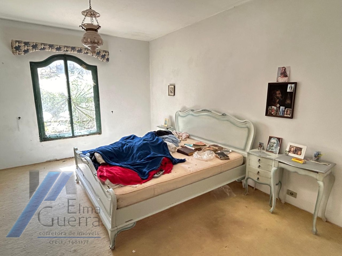 Ubatuba, Ponta das Toninhas - Casa bem localizada com vista total para mar e praia, terreno com 760 m2.