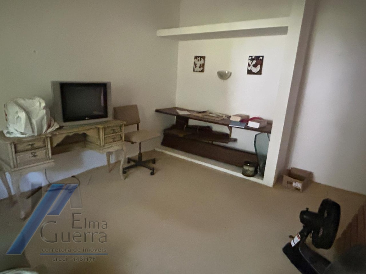 Ubatuba, Ponta das Toninhas - Casa bem localizada com vista total para mar e praia, terreno com 760 m2.