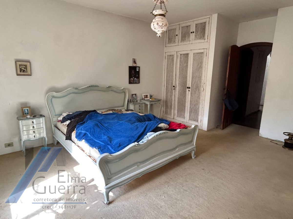 Ubatuba, Ponta das Toninhas - Casa bem localizada com vista total para mar e praia, terreno com 760 m2.