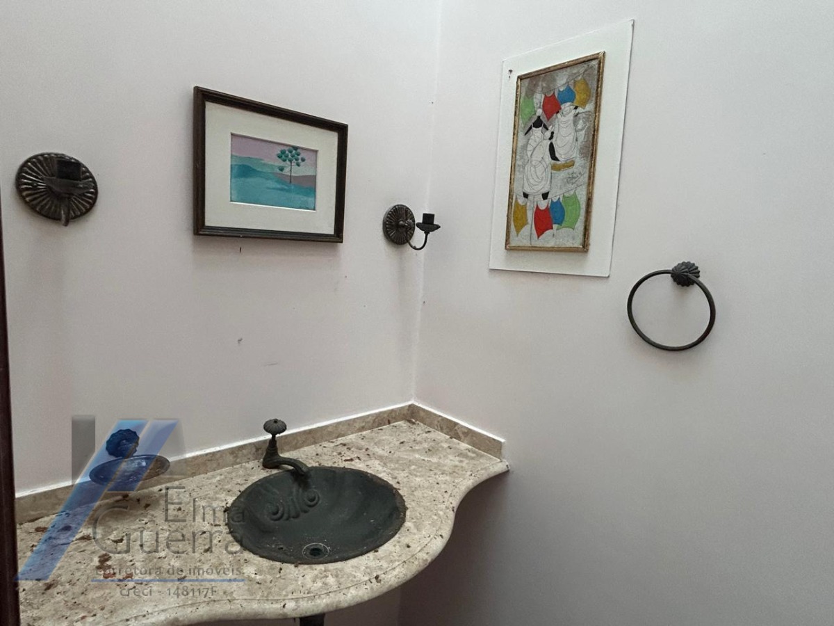 Ubatuba, Ponta das Toninhas - Casa bem localizada com vista total para mar e praia, terreno com 760 m2.