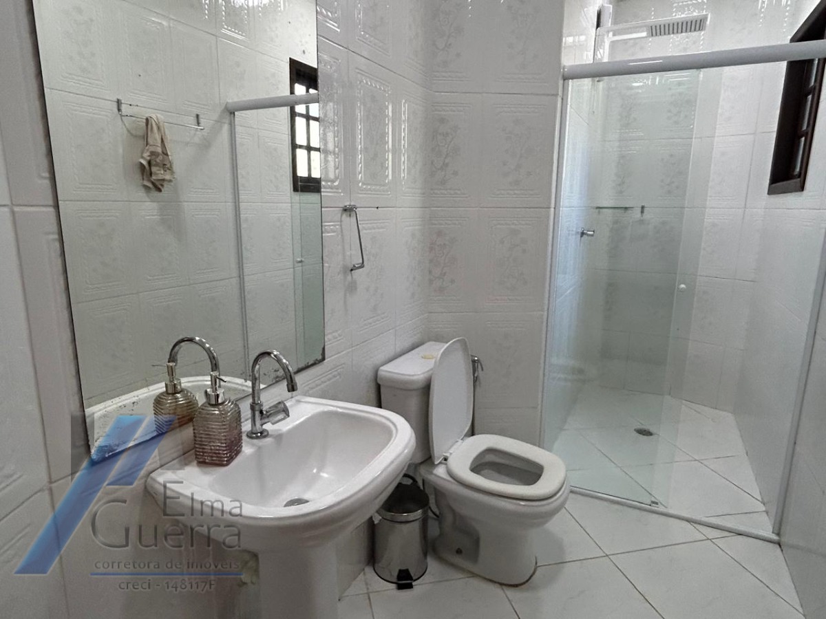 Ubatuba, Condominio Villas - Casa com 04 dormitorios sendo 01 suíte, com área de lazer.