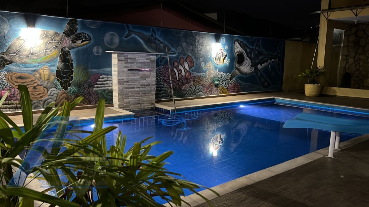 Ubatuba, Estufa II - Casa com 04 dormitório, sendo 02 suites, com área de lazer.