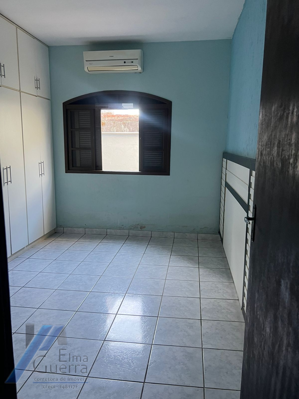 Ubatuba, Estufa II - Casa com 04 dormitório, sendo 02 suites, com área de lazer.