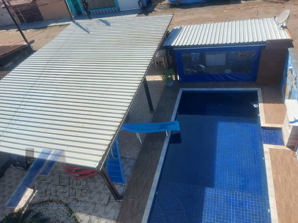 Ubatuba, Estufa II - Casa com 04 dormitório, sendo 02 suites, com área de lazer.