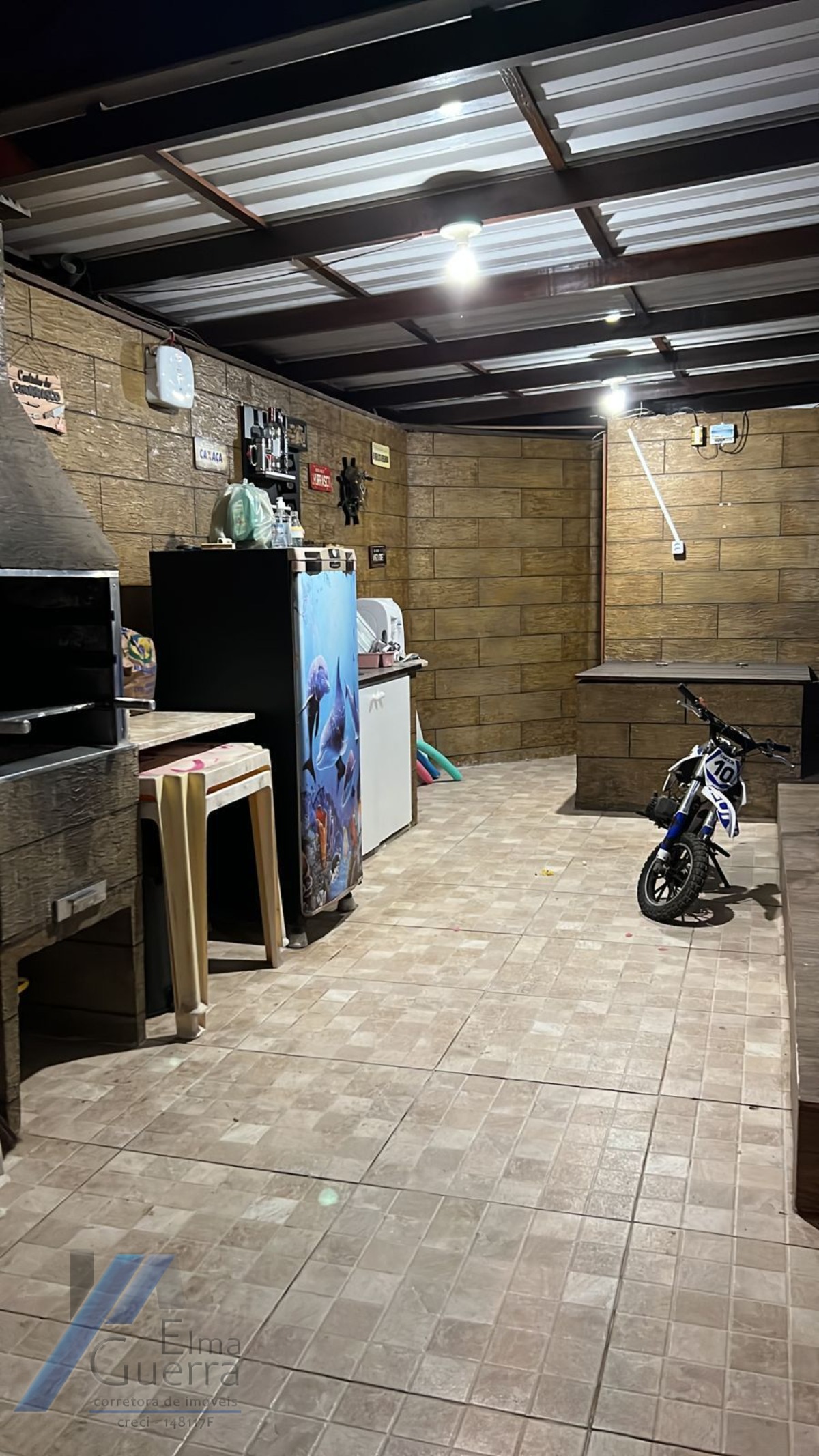 Ubatuba, Estufa II - Casa com 04 dormitório, sendo 02 suites, com área de lazer.