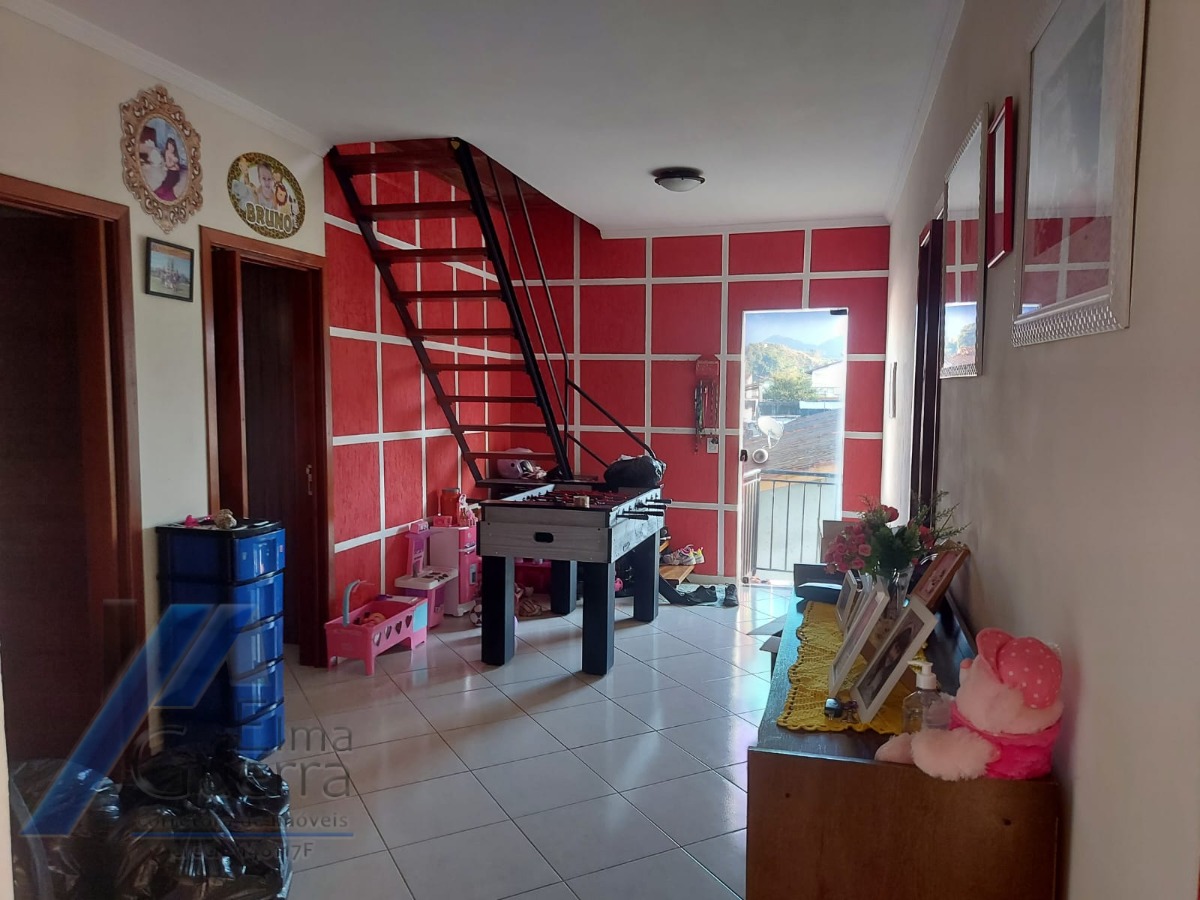 Ubatuba, Estufa II - Casa com 04 dormitório, sendo 02 suites, com área de lazer.