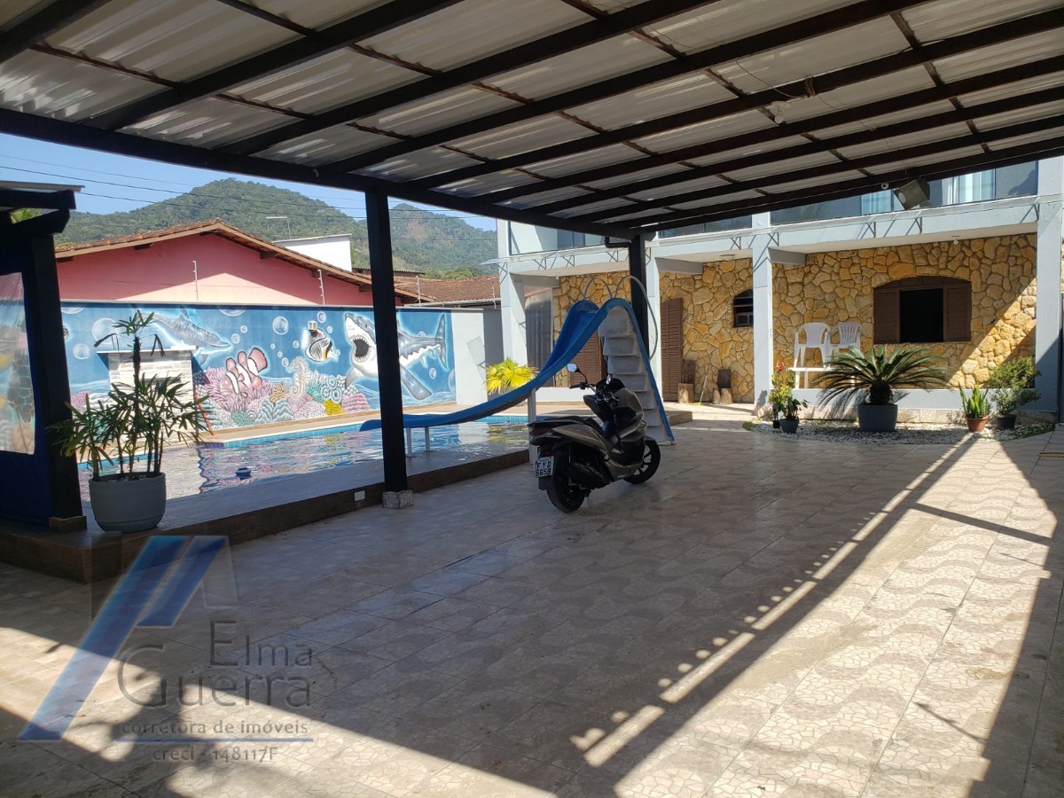 Ubatuba, Estufa II - Casa com 04 dormitório, sendo 02 suites, com área de lazer.