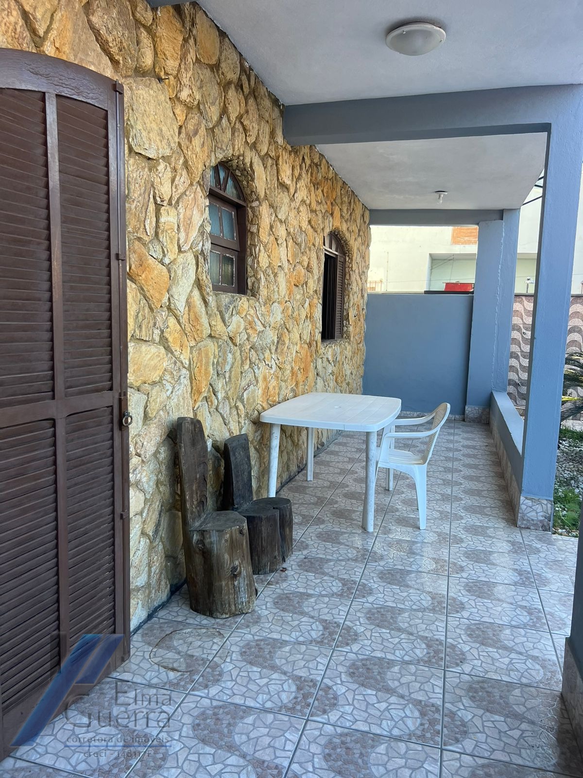 Ubatuba, Estufa II - Casa com 04 dormitório, sendo 02 suites, com área de lazer.