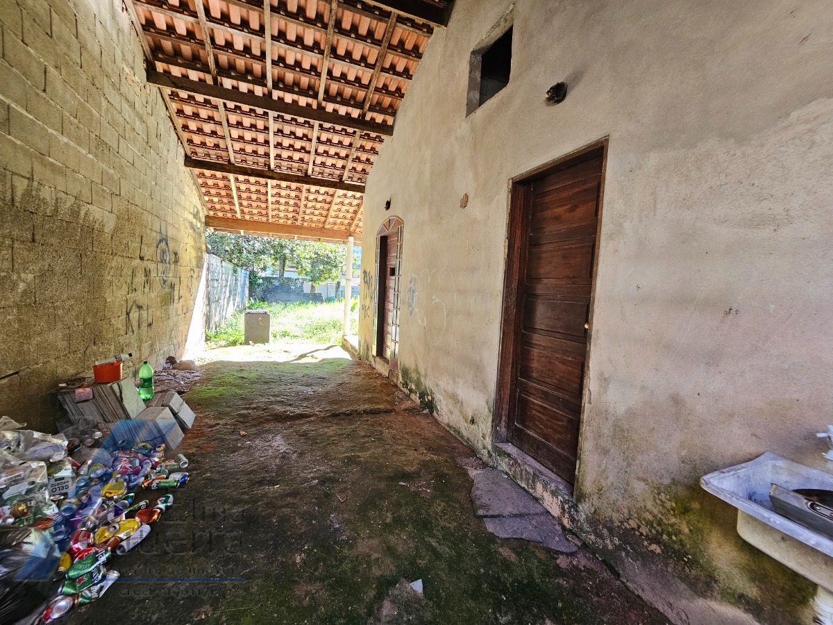 Ubatuba, Ressaca - Casa inacabada com 02 dormitórios, sendo 01 suíte, precisa de reforma.