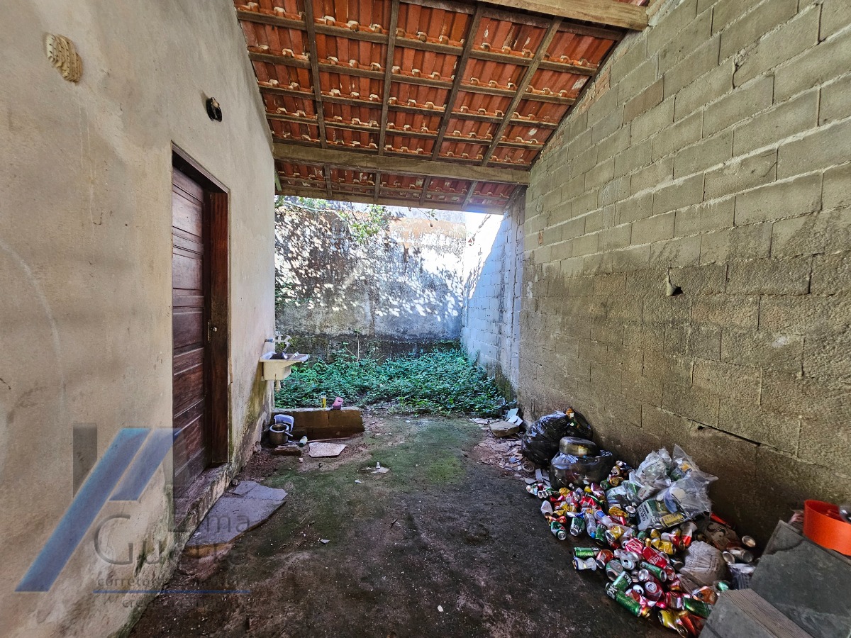 Ubatuba, Ressaca - Casa inacabada com 02 dormitórios, sendo 01 suíte, precisa de reforma.