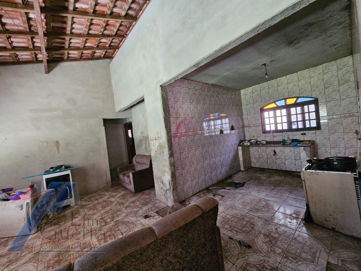Ubatuba, Ressaca - Casa inacabada com 02 dormitórios, sendo 01 suíte, precisa de reforma.