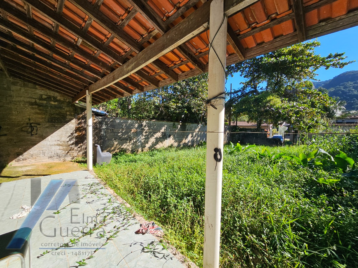 Ubatuba, Ressaca - Casa inacabada com 02 dormitórios, sendo 01 suíte, precisa de reforma.