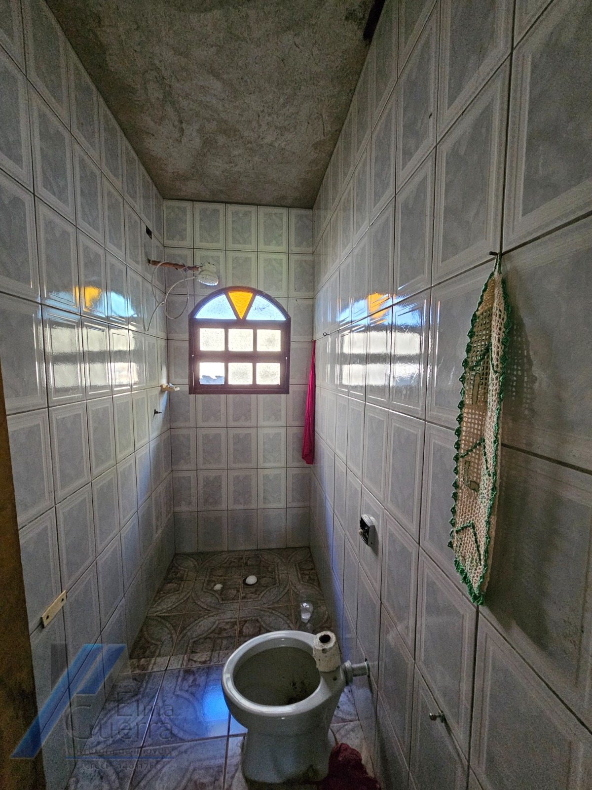 Ubatuba, Ressaca - Casa inacabada com 02 dormitórios, sendo 01 suíte, precisa de reforma.