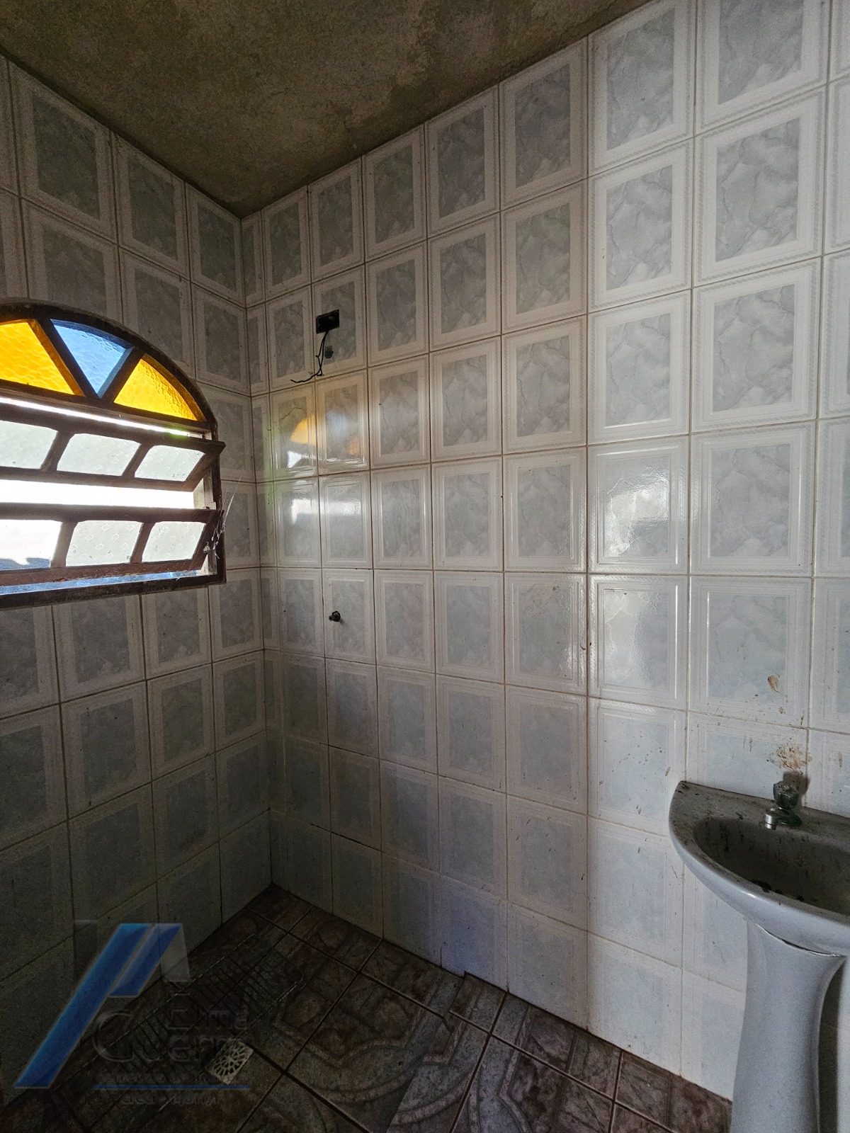 Ubatuba, Ressaca - Casa inacabada com 02 dormitórios, sendo 01 suíte, precisa de reforma.