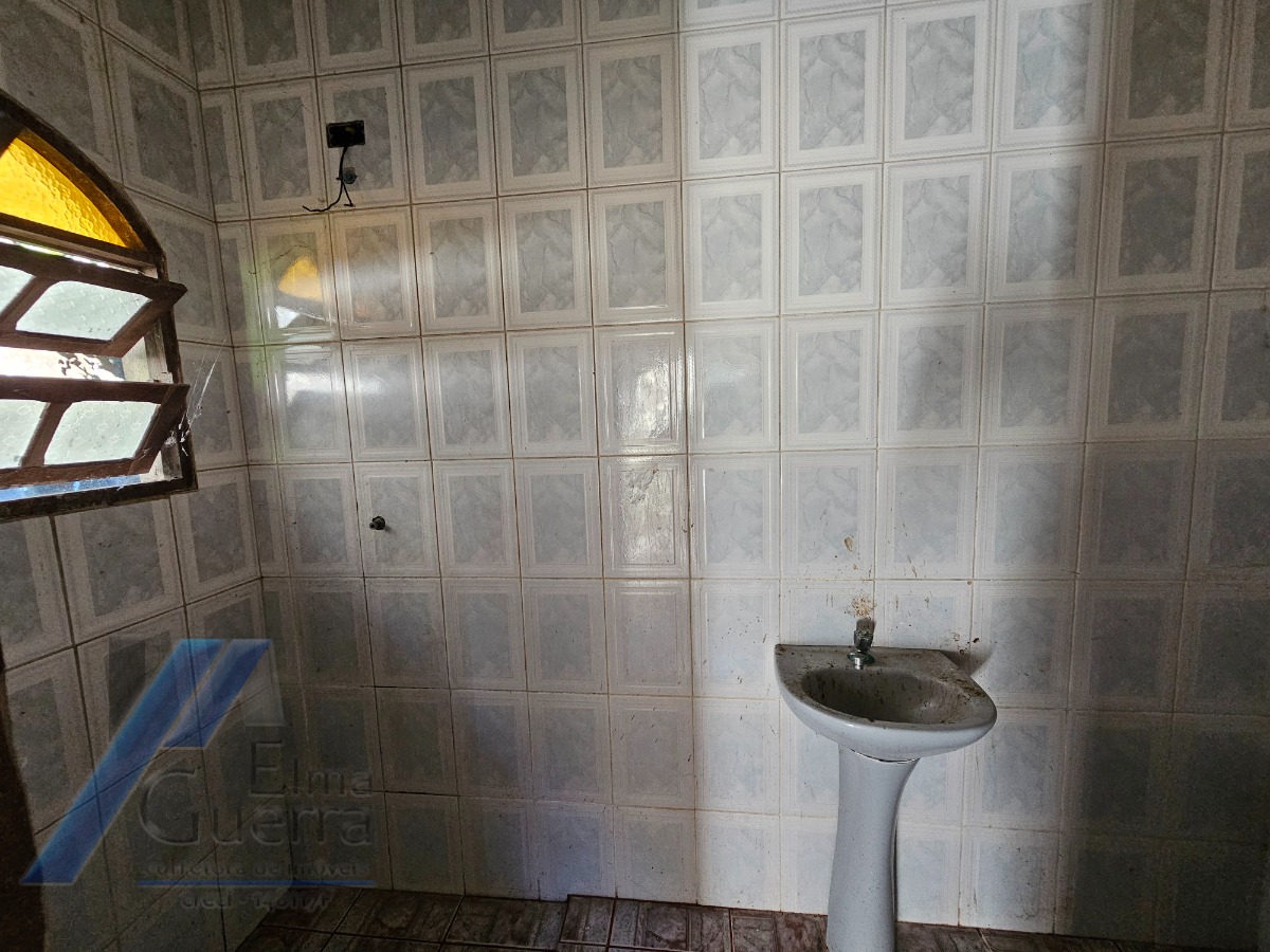 Ubatuba, Ressaca - Casa inacabada com 02 dormitórios, sendo 01 suíte, precisa de reforma.
