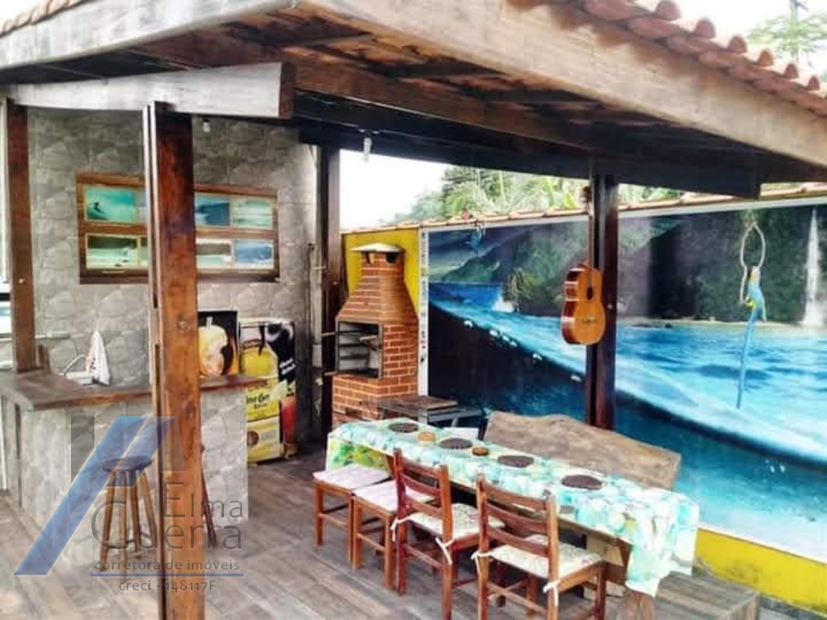 Ubatuba, Pereque-açú - Casa com 03 dormitorios, sendo 01 suite e área de lazer.