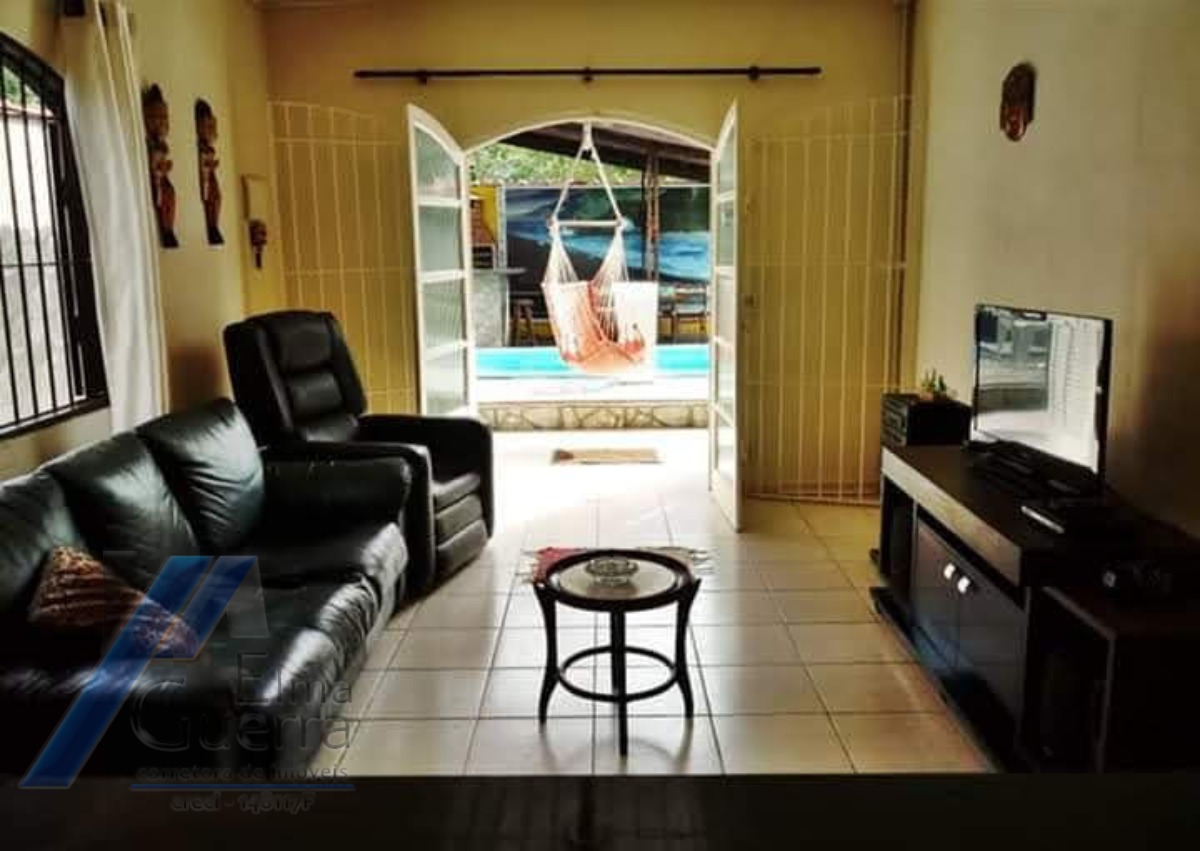 Ubatuba, Pereque-açú - Casa com 03 dormitorios, sendo 01 suite e área de lazer.