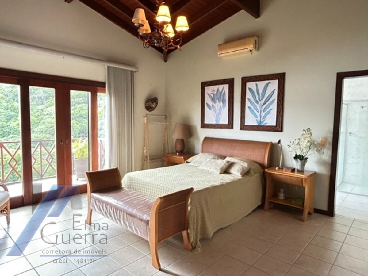Ubatuba, Domingas Dias - Casa com 05 dormitórios, sendo 04 suítes e área de lazer com vista para o mar.